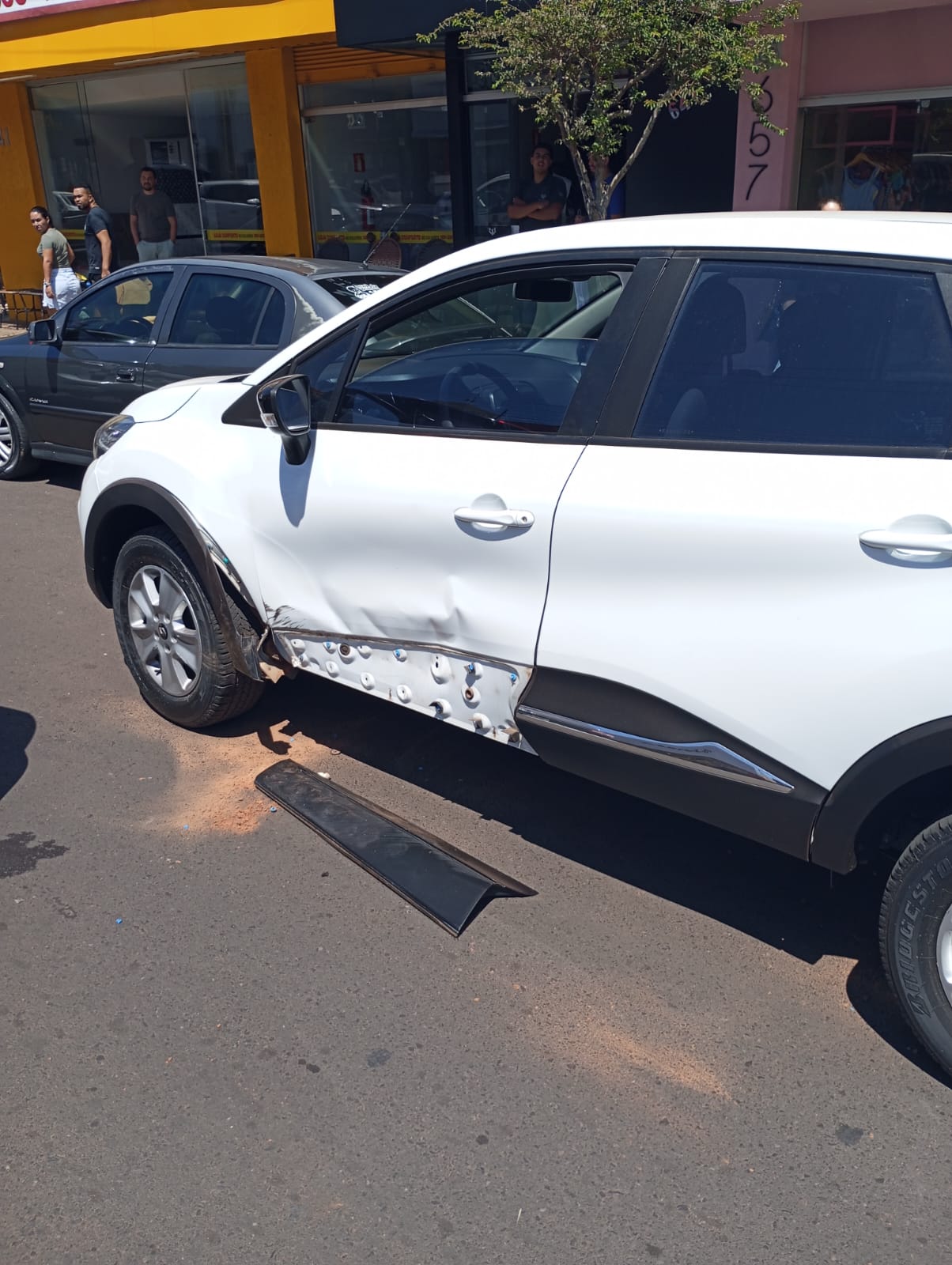 Antes do martelinho na porta dianteira esquerda do Renault Captur