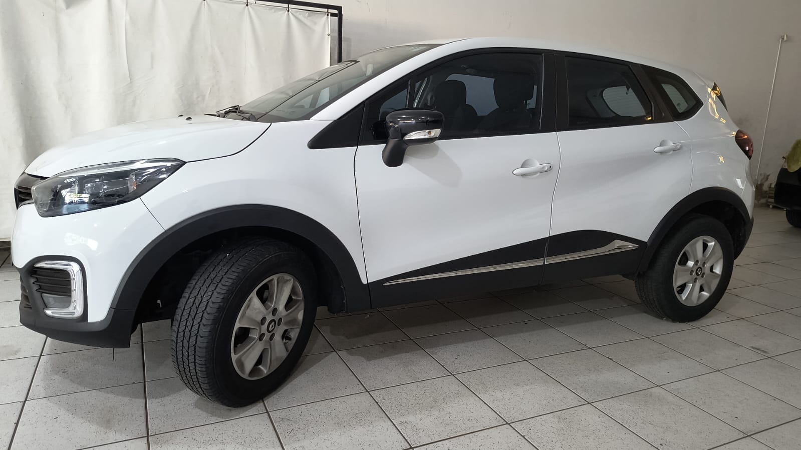 Depois do martelinho na porta dianteira esquerda do Renault Captur