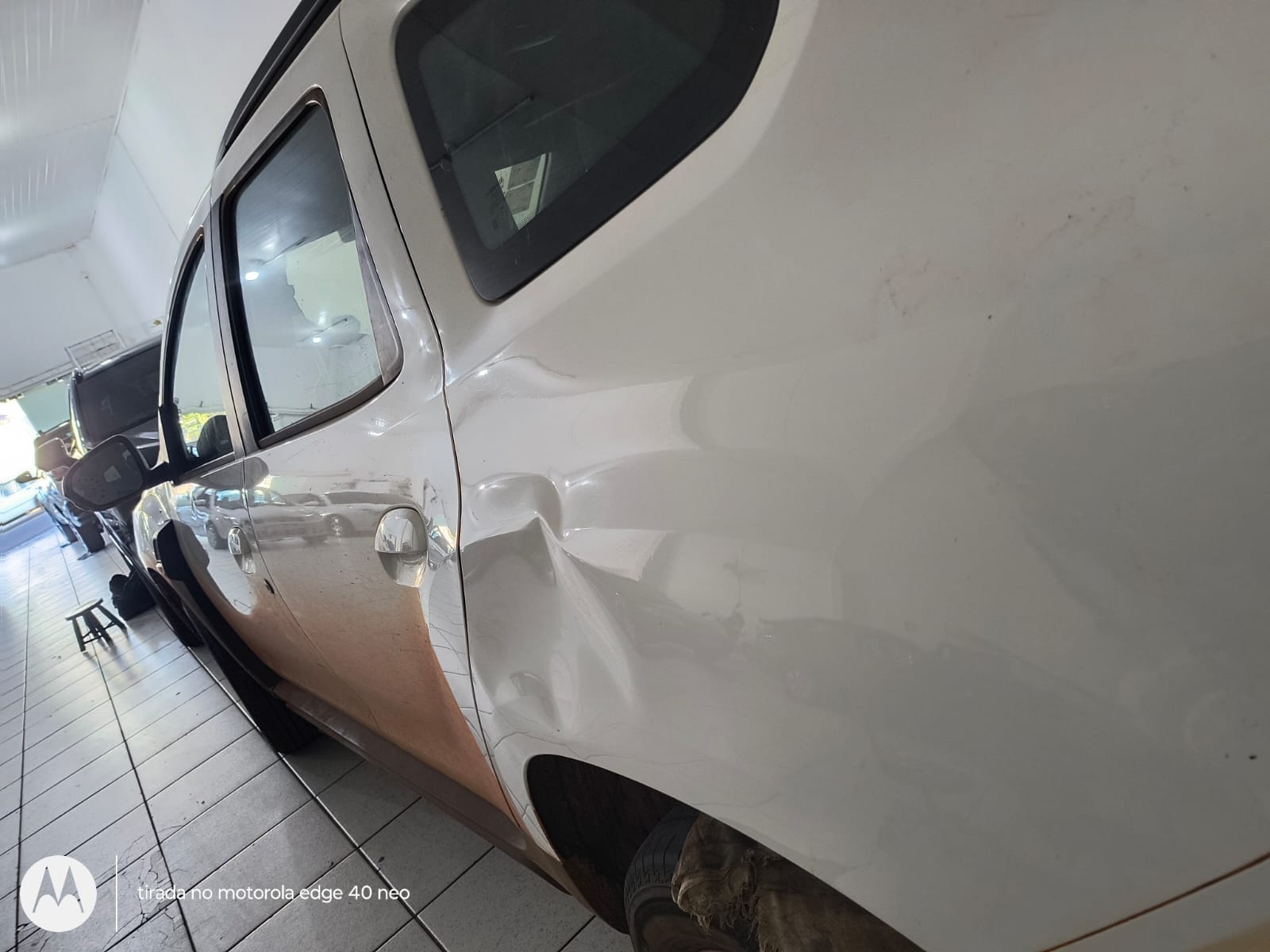 Antes do martelinho na lateral traseira esquerda do Renault Duster
