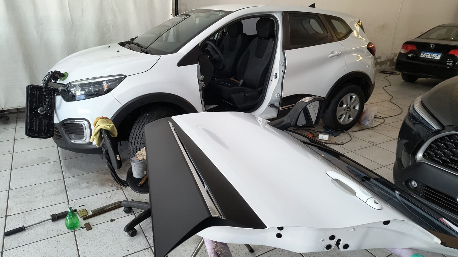 Renault Captur durante um serviço de recuperação da lataria